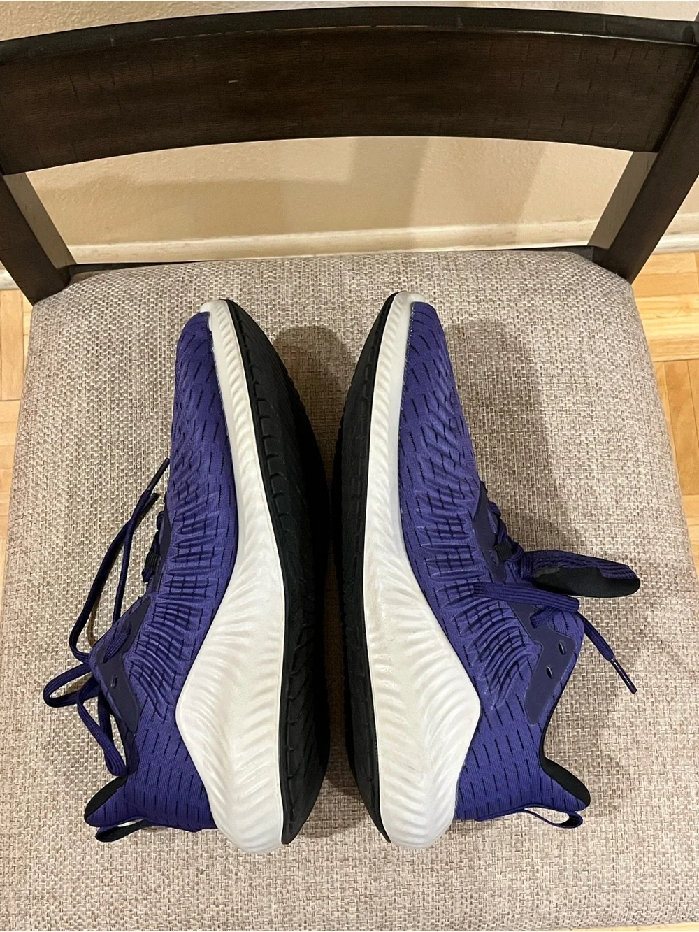 Men’s Adidas Alphabounce Plus running shoes. Mesh upper, bounce midsole. 9-9.5